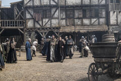 Richard Lintern come Bishop e Sean Bean come Sceriffo di Nottingham in Robin Hood 1x06