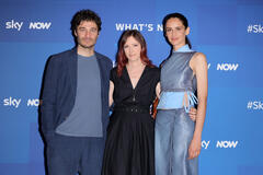 Lino Guanciale, Lyda Patitucci e Valentina Bellè al photocall dell'evento Sky What's Next 2026 al Teatro Lirico Giorgio Gaber in Milano, il 7 luglio 2026