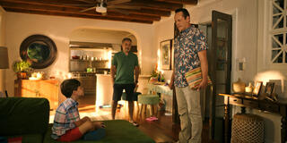 John Ortiz e Vince Vaughn in Bad Monkey 1x06