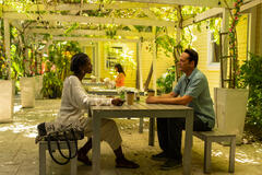 Jodie Turner-Smith e Vince Vaughn in Bad Monkey 1x08