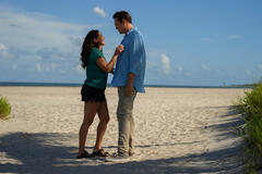 Natalie Martinez e Vince Vaughn in Bad Monkey 1x09