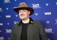 Dave Filoni, Presidente e Direttore Creativo di Lucasfilm, al Disney Entertainment Showcase del D23: The Ultimate Disney Fan Event, il 14 agosto 2026 ad Anaheim, California
