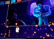 Benjamin Bratt parla per Coco 2 sul palco del Disney Entertainment Showcase al D23: The Ultimate Disney Fan Event il 14 agosto 2026 ad Anaheim, California