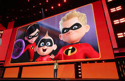 Pete Docter, direttore creativo di Pixar Animation Studios, per Gli Incredibili 3 sul palco del Disney Entertainment Showcase al D23: The Ultimate Disney Fan Event il 14 agosto 2026 ad Anaheim, in California