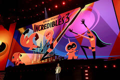 Pete Docter, direttore creativo di Pixar Animation Studios, per Gli Incredibili 3 sul palco del Disney Entertainment Showcase al D23: The Ultimate Disney Fan Event il 14 agosto 2026 ad Anaheim, in California