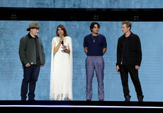 (S-D) Dave Filoni, Presidente e Direttore Creativo di Lucasfilm, Rosario Dawson, Eman Esfandi e Hayden Christensen per Ahsoka - Stagione 2 sul palco del Disney Entertainment Showcase al D23: The Ultimate Disney Fan Event il 14 agosto 2026 ad Anaheim, California
