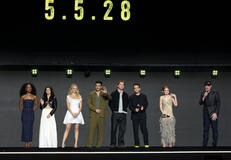 (S-D) Maya Boyd, Inde Navarrette, Samara Weaving, Christopher Abbott, Kit Connor, Jake Schreier, Sadie Sink e Kevin Feige, Presidente dei Marvel Studios, per X-Men (2028) sul palco del Disney Entertainment Showcase al D23: The Ultimate Disney Fan Event il 14 agosto 2026 ad Anaheim, California