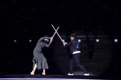 (S-D) Ginnifer Goodwin e Ke Huy Quan per Star Wars: Starfighter sul palco del Disney Entertainment Showcase al D23: The Ultimate Disney Fan Event il 14 agosto 2026 ad Anaheim, California
