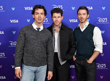 (S-D) Joe Jonas, Nick Jonas e Kevin Jonas dei Jonas Brothers al Disney Entertainment Showcase del D23: The Ultimate Disney Fan Event, il 14 agosto 2026 ad Anaheim, California