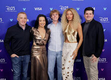 (S-D) Jonathan E. Steinberg, Ming-Na Wen, Walker Scobell, Andra Day e Dan Shotz al Disney Entertainment Showcase al D23: The Ultimate Disney Fan Event il 14 agosto 2026 ad Anaheim, California
