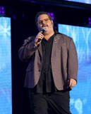 Josh Gad sul palco del Disney Entertainment Showcase al D23: The Ultimate Disney Fan Event il 14 agosto 2026 ad Anaheim, California
