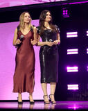 Kristen Bell e Idina Menzel sul palco del Disney Entertainment Showcase al D23: The Ultimate Disney Fan Event il 14 agosto 2026 ad Anaheim, California