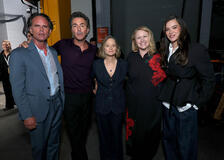(S-D) Walton Goggins, Shawn Levy, Jodie Foster, Debra O'Connell, Presidente di ABC News Group e Disney Entertainment Networks, The Walt Disney Company, e Hailee Steinfeld, al Disney Entertainment Showcase al D23: The Ultimate Disney Fan Event il 14 agosto 2026 ad Anaheim, California