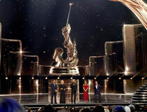 (S-D) Robert Downey Jr., Diane Sawyer, Harrison Ford, Ellen Pompeo e Al Michaels parlano sul palco del Disney Entertainment Showcase al D23: Legends il 16 agosto 2026 ad Anaheim, California