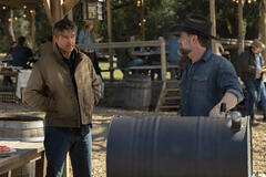 Kyle Chandler, Garret Dillahunt in Lanterns 1x01