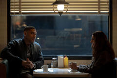 Aaron Pierre, Poorna Jagannathan in Lanterns 1x02