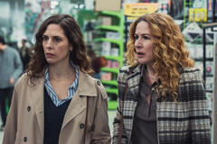 Amaia Salamanca come Vanesa, Bárbara Santa Cruz come Pilar, Lucía Quintana come Milagros in Muertos S.r.l. 4x02