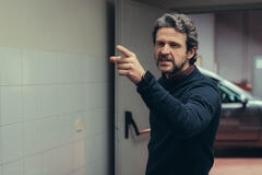 Diego Martin come Chemi in Muertos S.r.l. 4x02