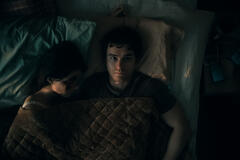 Inde Navarrette come Nikki e Michael Johnston come Bear in Obsession