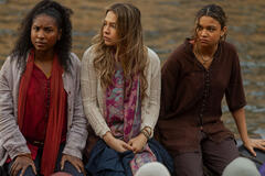 (S-D) Carlacia Grant come Cleo, Madelyn Cline come Sarah Cameron, Madison Bailey come Kiara in Outer Banks 5x01