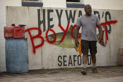 E. Roger Mitchell come Heyward in Outer Banks 5x03