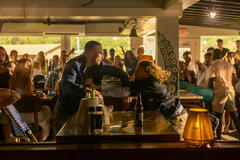(S-D) Drew Starkey come Rafe, Jesse La Flair come Shrimper in Outer Banks 5x03