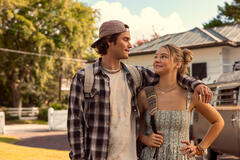 (S-D) Chase Stokes come John B, Madelyn Cline come Sarah Cameron in Outer Banks 5x03