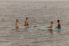 (S-D) Madelyn Cline come Sarah Cameron, Chase Stokes come John B, Madison Bailey come Kiara, Jonathan Daviss come Pope in Outer Banks 5x03