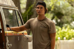 Chase Stokes come John B in Outer Banks 5x04