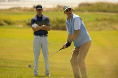 (S-D) Drew Starkey come Rafe, Jason Davis come Dale in Outer Banks 5x04