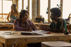 (S-D) Madelyn Cline come Sarah Cameron, Chase Stokes come John B, Jonathan Daviss come Pope in Outer Banks 5x08