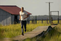 Drew Starkey come Rafe in Outer Banks 5x08