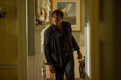 Tony Crane come Groff in Outer Banks 5x09