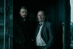 Jack Lowden e Sir Gary Oldman in Slow Horses 6x01