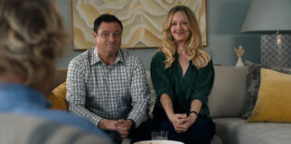 Donavon Stinson e Judy Greer in Stick 2x01
