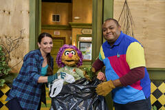 (S-D) Suki Lopez, Mae e Chris Knowings in Temporale a Sesame Street