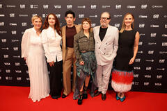 Saskia Reeves, Olivia Cooke, Christopher Chung, Aimee-Ffion Edwards, la star e produttore esecutivo Sir Gary Oldman e Ruth Bradley alla première mondiale della sesta stagione di 'Slow Horses' al Toronto International Film Festival venerdì 11 settembre 2026