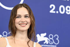 L'attrice Emilia Schüle al photocall del film La ragazza con la Leica al Festival del Cinema di Venezia 83, mercoledì 2 settembre 2026