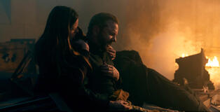 Ever Anderson e Kiefer Sutherland in Father Joe di Barthélémy Grossmann
