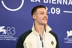 Kenji Peyran al photocall del film 15/18 (A Place To Heal) al Festival del Cinema di Venezia 83, sabato 5 settembre 2026