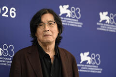 Lee Chang-dong al photocall del film Ga-neung-han sa-rang (Possible Love) al Festival del Cinema di Venezia 83, domenica 6 settembre 2026