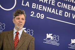 Agustín Mendilaharzu al photocall del film From Biografía de Jorge Luis Borges al Festival del Cinema di Venezia 83, domenica 6 settembre 2026