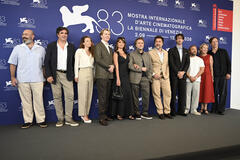 Delegazione del film Bunker (tra cui Paul Dano, Patrick Schwarzenegger, Penélope Cruz, Stephen Graham, Javier Bardem) al Festival del Cinema di Venezia 83, martedì 8 settembre 2026
