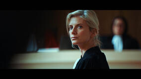 Mélanie Laurent in Un bon avocat di Tristan Séguéla