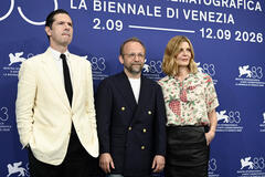 Delegazione del film Un peu avant minuit (tra cui Melvil Poupaud, Nicolas Pariser, Chiara Mastroianni) al Festival del Cinema di Venezia 83, giovedì 10 settembre 2026