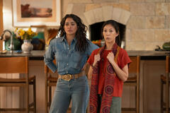 Natalie Martinez e Brittany Ishibashi in Brothers 1x03