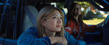 (S-D) Miku Martineau come Teagan Tao e Jessica Paré come Ella Tao in Crew Girl 1x01