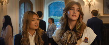 (S-D) Miku Martineau come Teagan Tao e Olga Petsa come Juliet Morny in Crew Girl 1x02