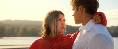 (S-D) Miku Martineau come Teagan Tao e Sam Braun come Josh Regis in Crew Girl 1x03