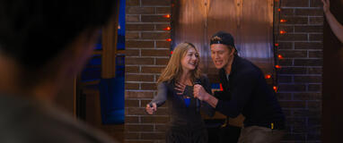 (S-D) Miku Martineau come Teagan Tao e Sam Braun come Josh Regis in Crew Girl 1x03